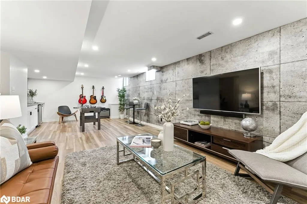 618 Eden Place