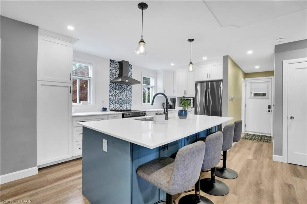 142 Lancaster Street W
