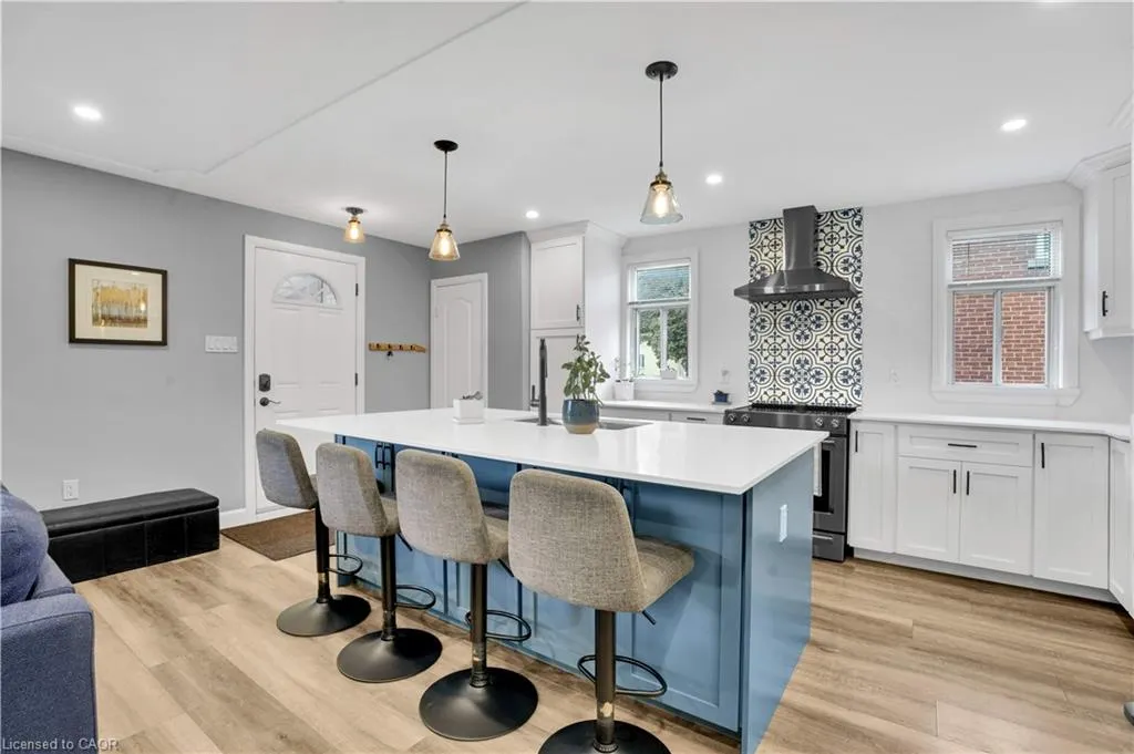 142 Lancaster Street W