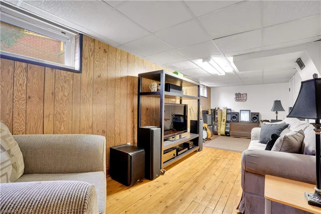 142 Lancaster Street W