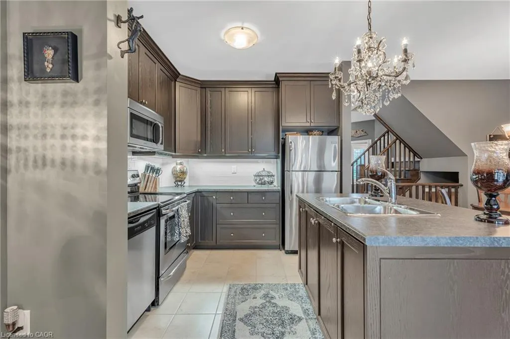 72 Dodman Crescent