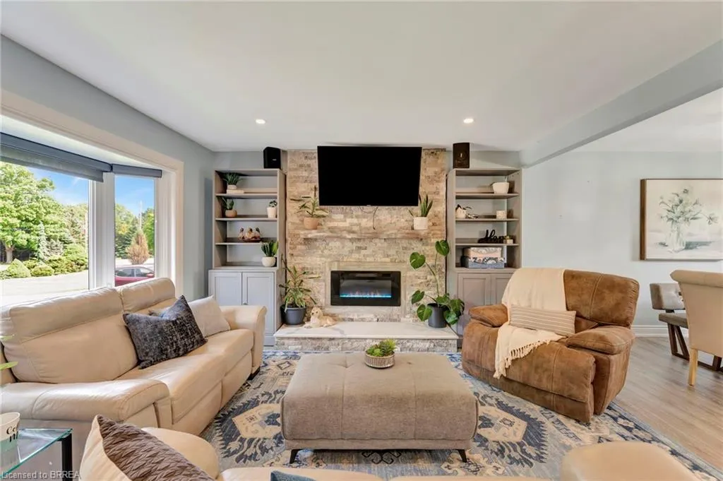 129 Main Street S