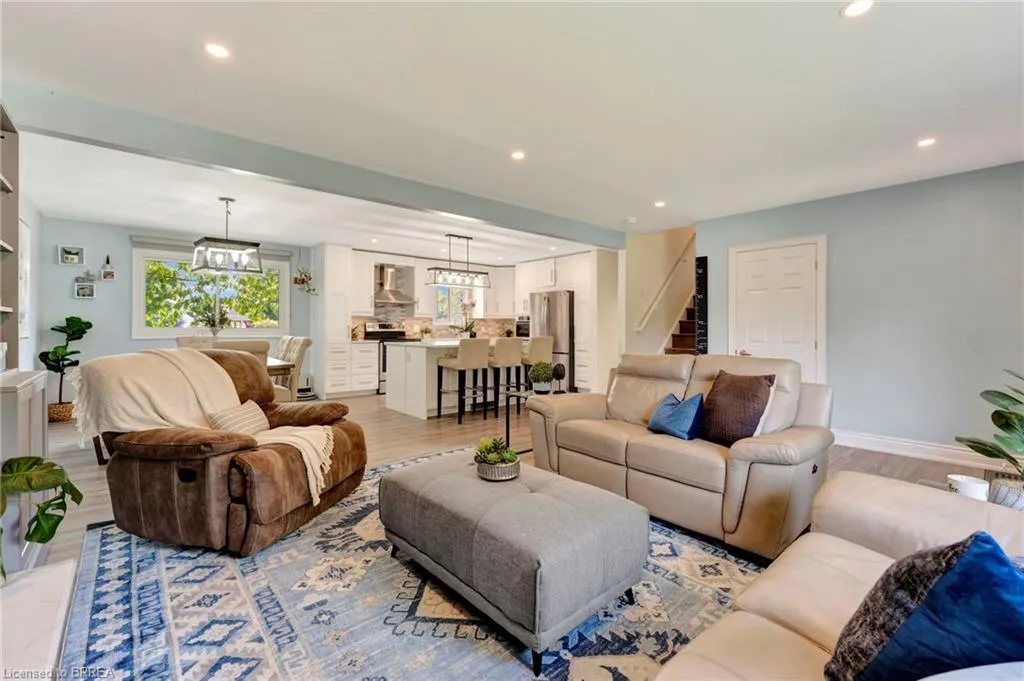 129 Main Street S