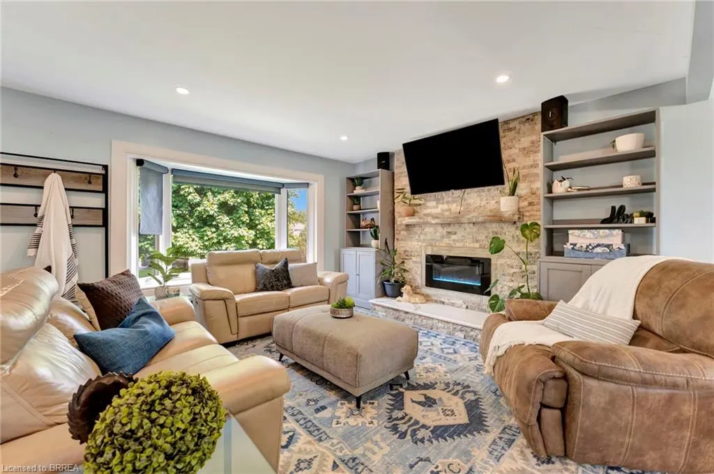129 Main Street S