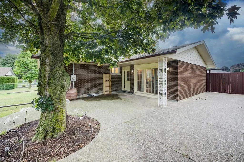 1740 Holley Crescent