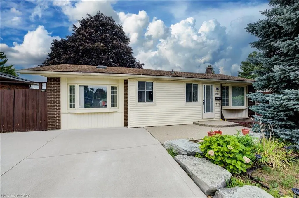 1740 Holley Crescent