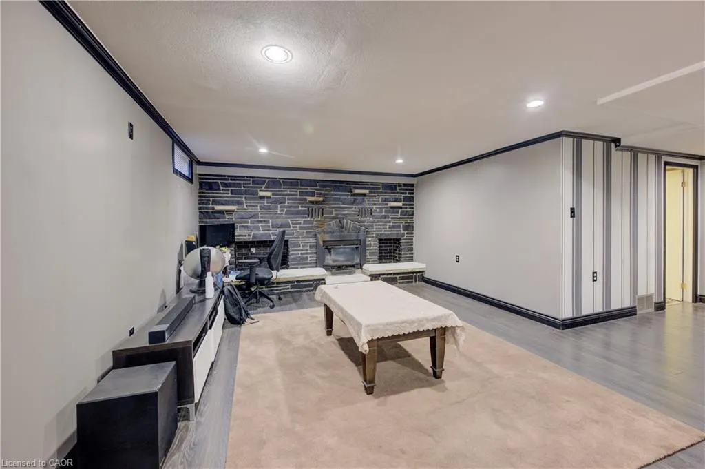 1740 Holley Crescent