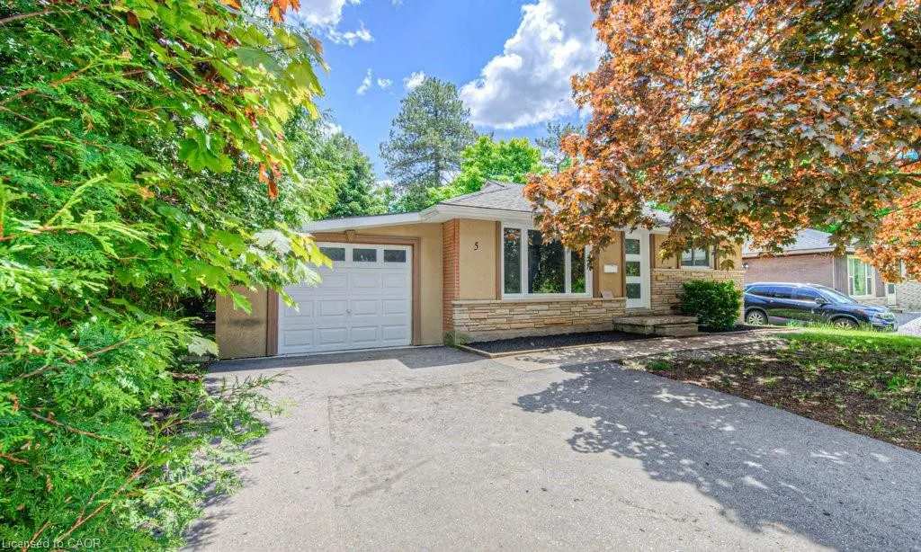 5 Alison Avenue