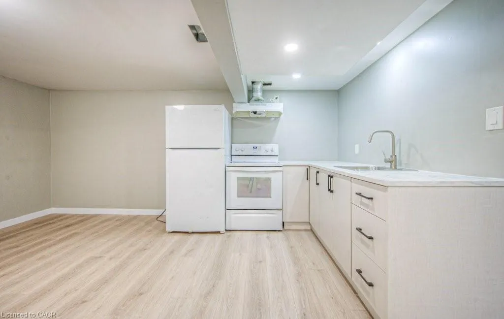 5 Alison Avenue