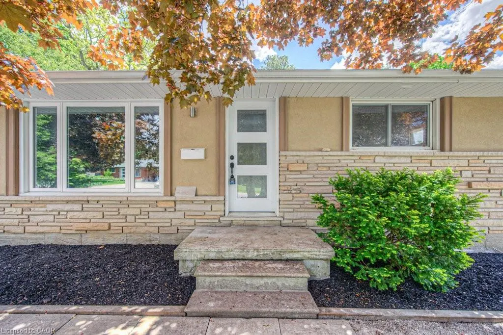 5 Alison Avenue
