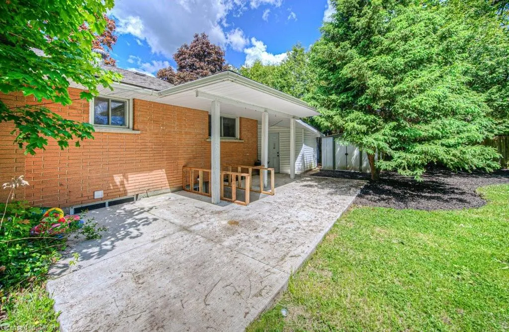 5 Alison Avenue