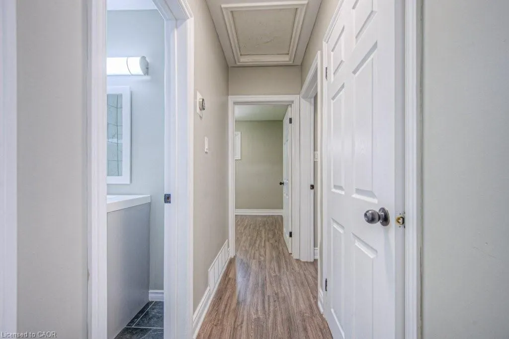 5 Alison Avenue