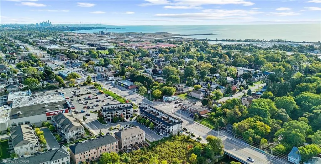 559 Lakeshore Road E