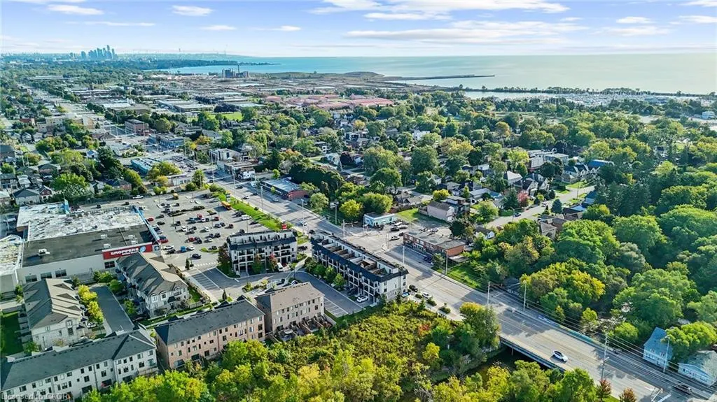 559 Lakeshore Road E
