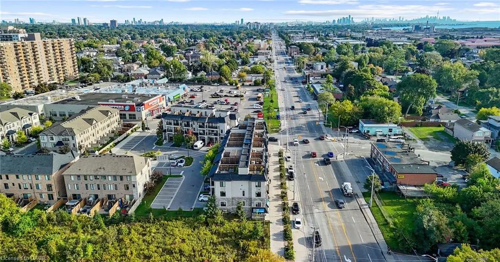 559 Lakeshore Road E