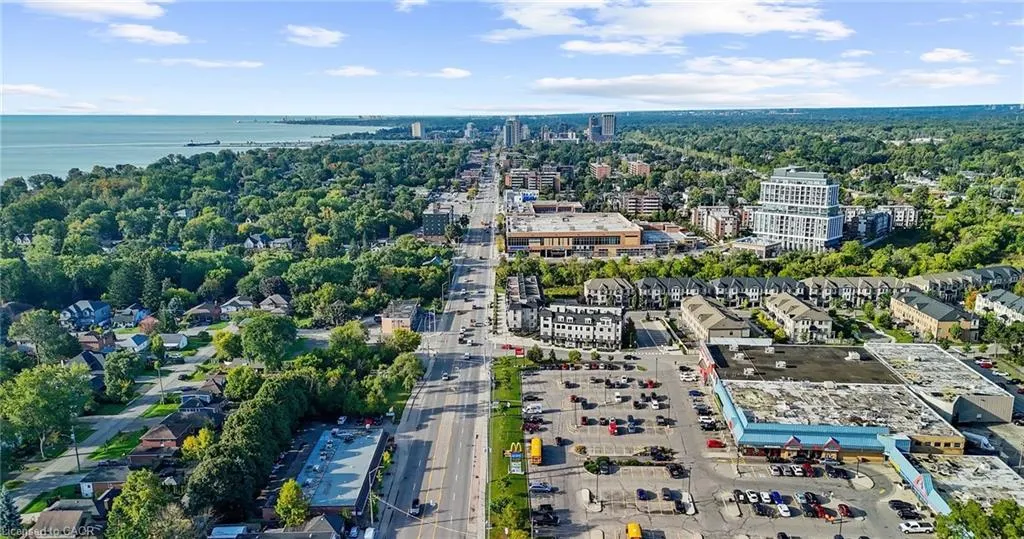 559 Lakeshore Road E
