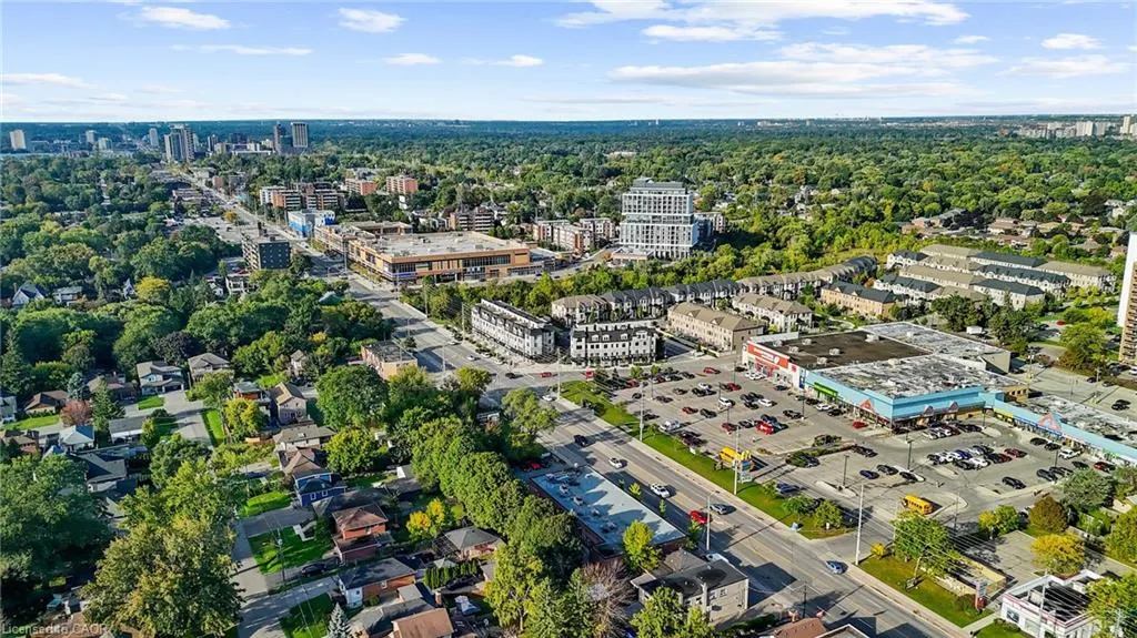 559 Lakeshore Road E
