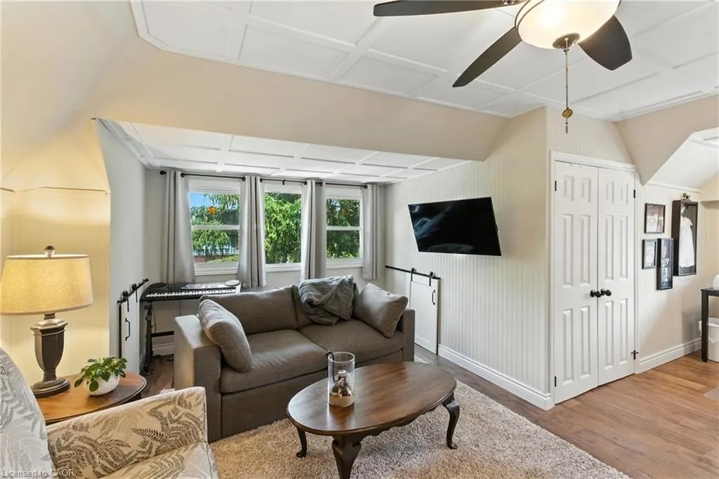 98 Kensington Avenue S