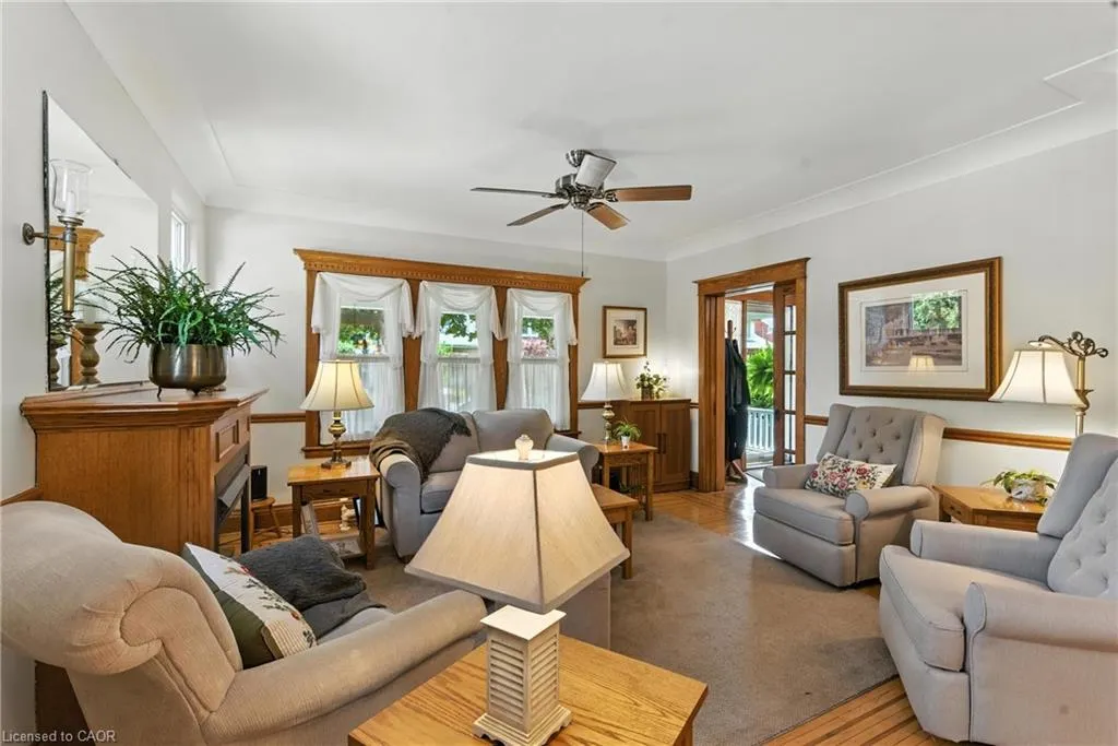 98 Kensington Avenue S