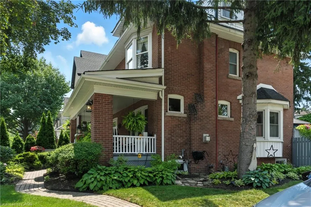 98 Kensington Avenue S