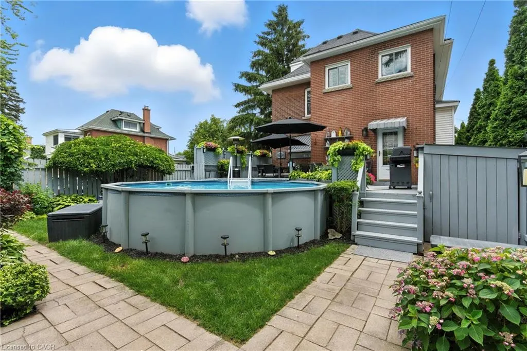 98 Kensington Avenue S