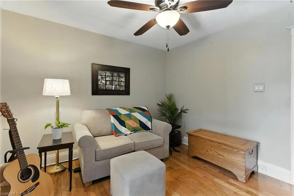 98 Kensington Avenue S