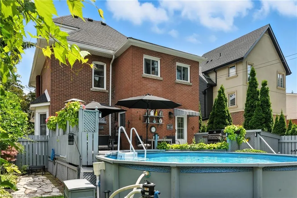 98 Kensington Avenue S