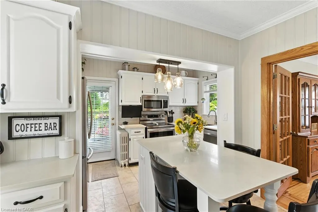 98 Kensington Avenue S