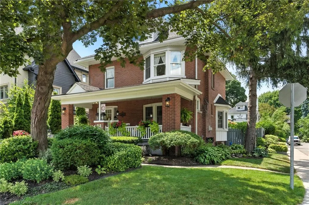 98 Kensington Avenue S