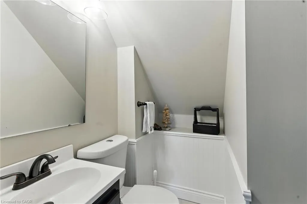 98 Kensington Avenue S
