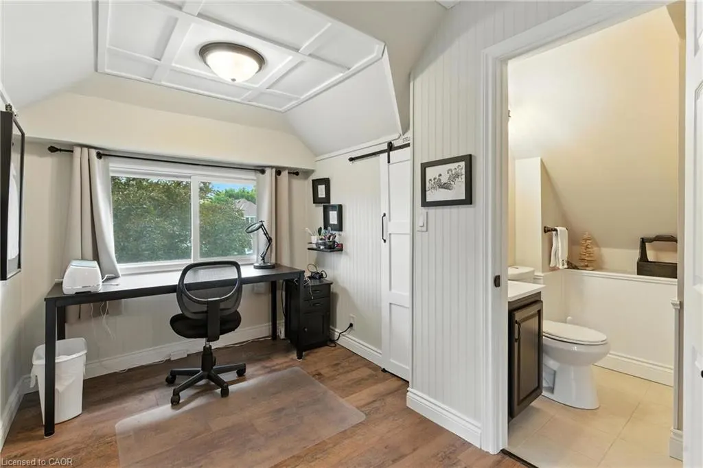 98 Kensington Avenue S