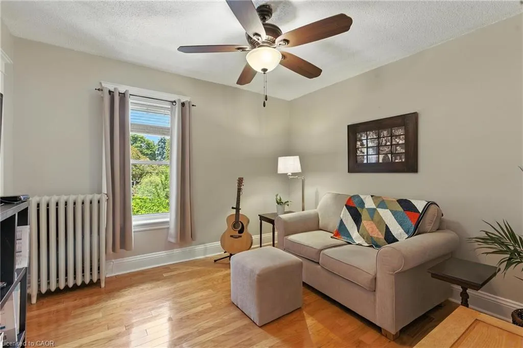 98 Kensington Avenue S