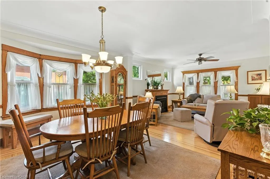 98 Kensington Avenue S