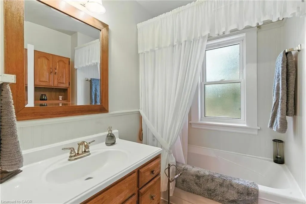 98 Kensington Avenue S