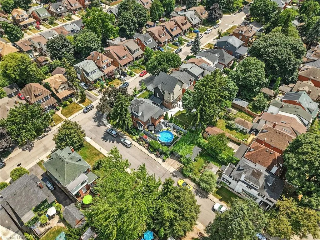 98 Kensington Avenue S