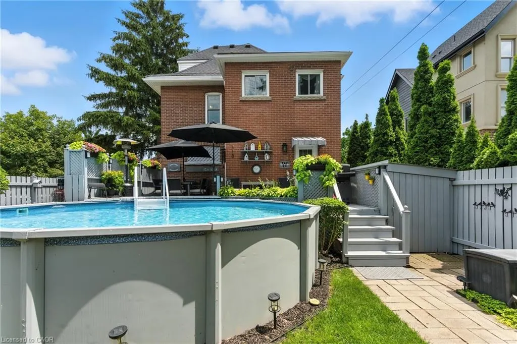 98 Kensington Avenue S
