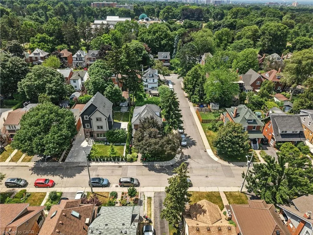 98 Kensington Avenue S