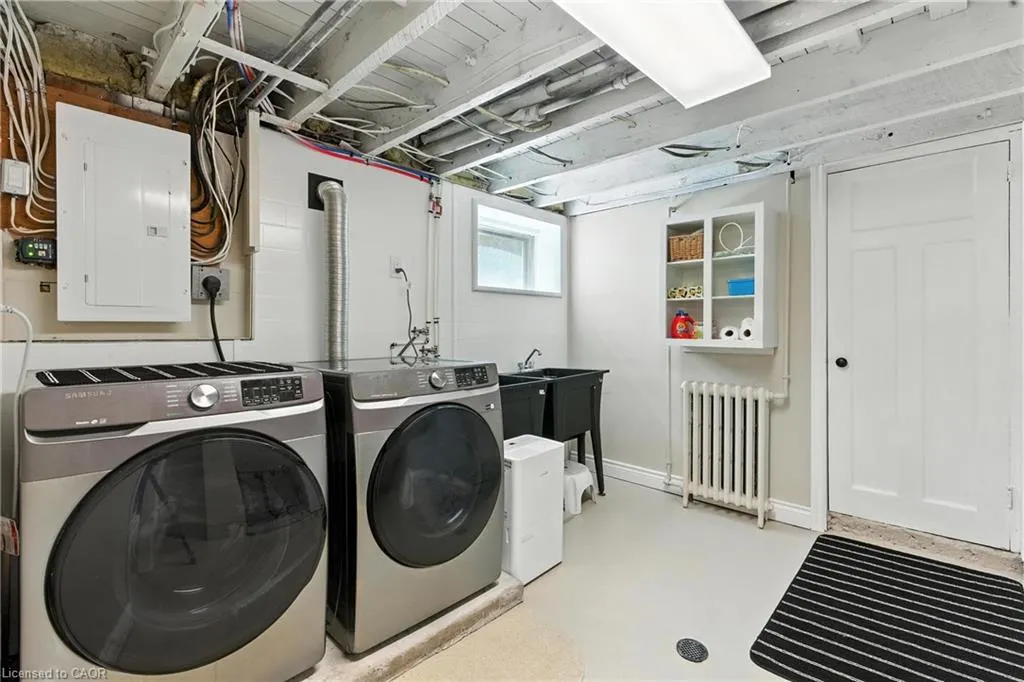 98 Kensington Avenue S