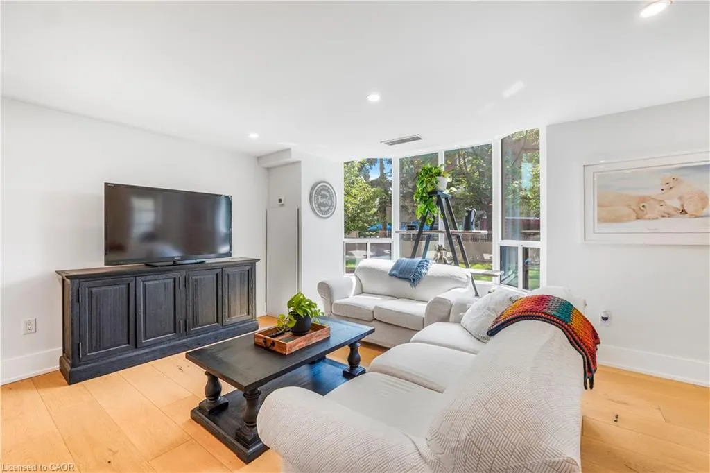 2121 Lakeshore Road, #205