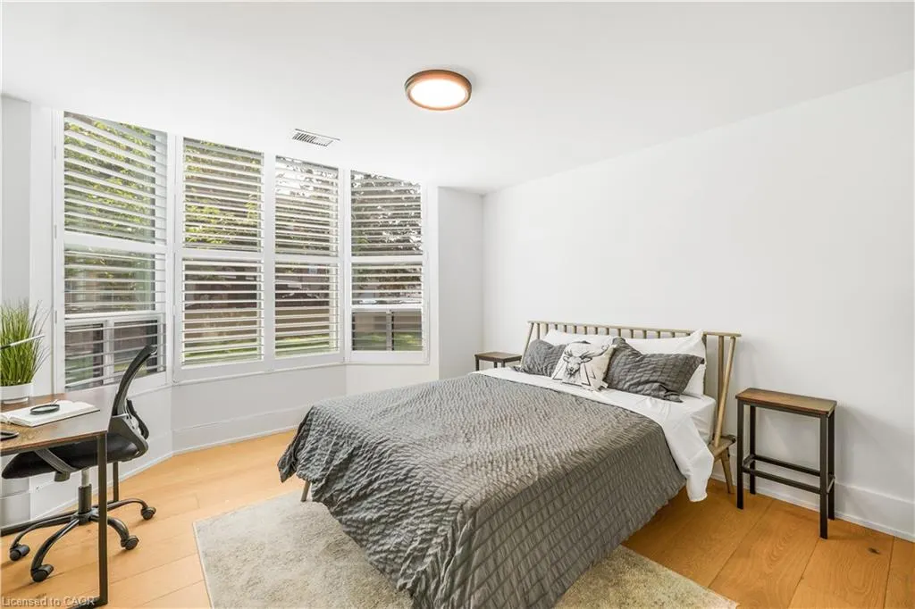 2121 Lakeshore Road, #205