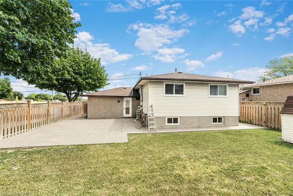 102 Quaker Crescent