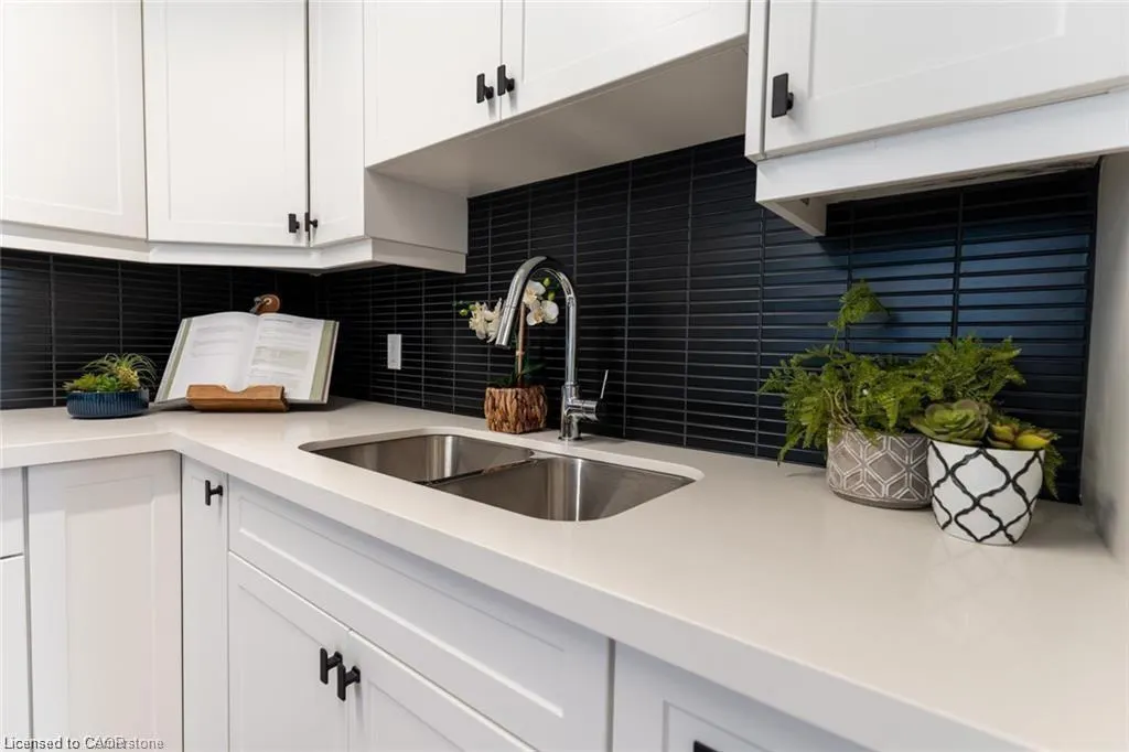 71 King George Road, #202