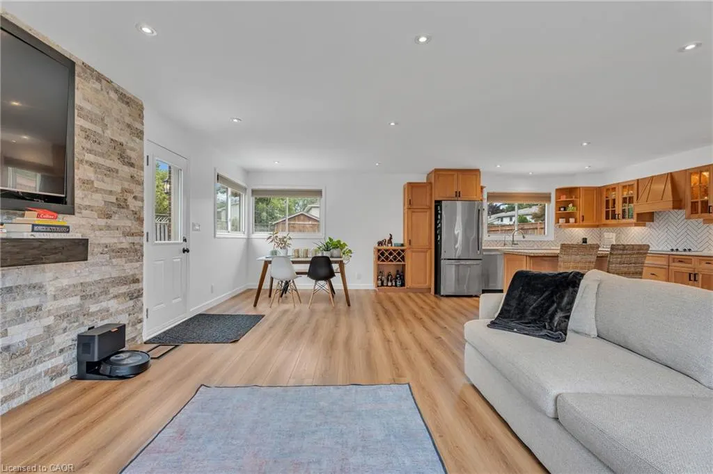 35 Hickery Place