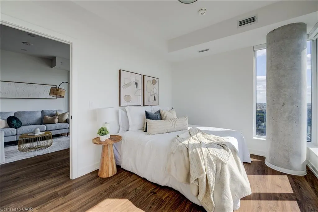 15 Wellington Street S, #2609