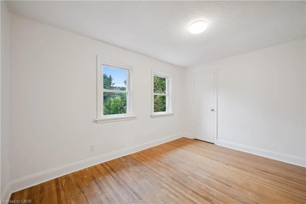103 Dunbar Road S