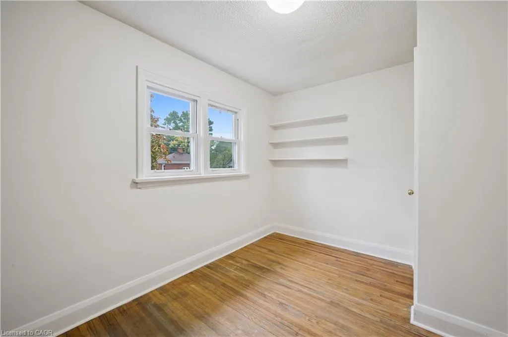 103 Dunbar Road S