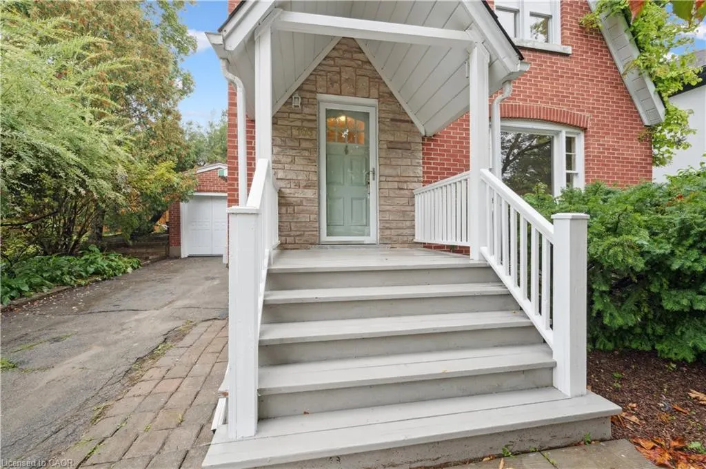 103 Dunbar Road S