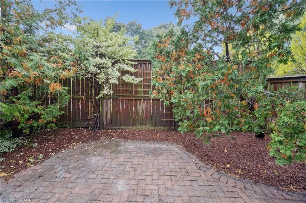 103 Dunbar Road S