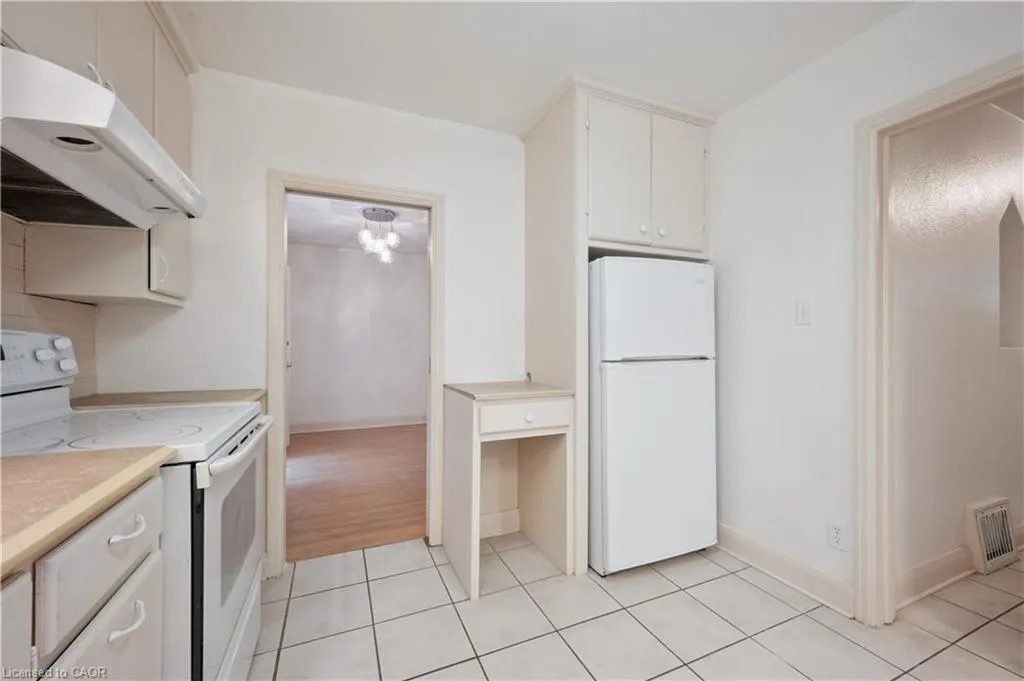 103 Dunbar Road S