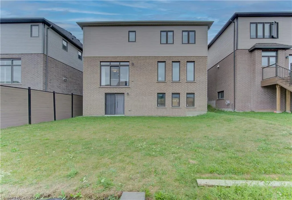 546 Bridgemill Crescent